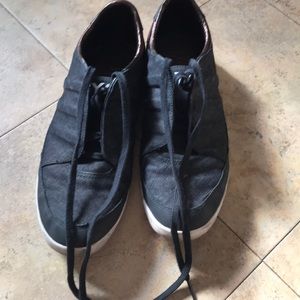 Used Y3 men’s sneakers 9.5 USA